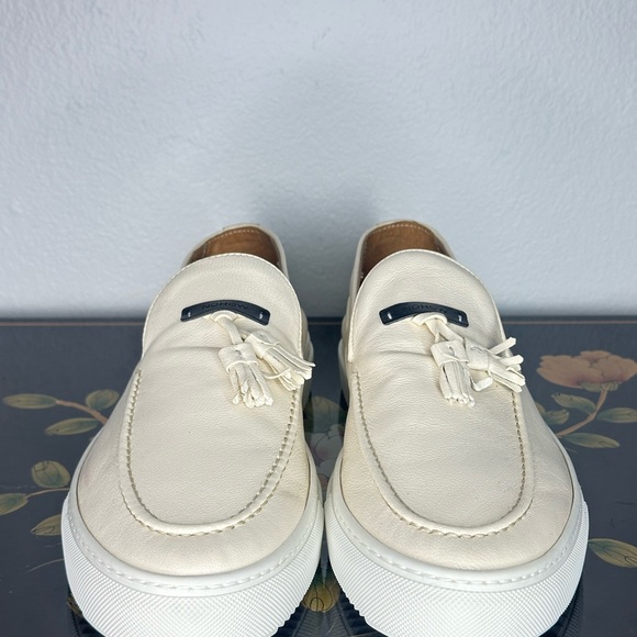 Elegant Cream Loafers with Tassel Accent - Picture 2 of 5